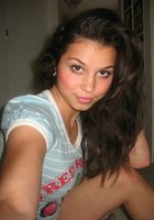 Дама после шалостей стоит в красном платье, собрав волосы 6 фото Дама после шалостей стоит в красном платье, собрав волосы 6 фото