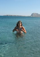 Голая девушка сушит феном волосы, стоя в номере отеля 33 фото Голая девушка сушит феном волосы, стоя в номере отеля 33 фото