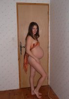 Беременная демонстрирует свой живот и сиськи 23 фото Беременная демонстрирует свой живот и сиськи 23 фото