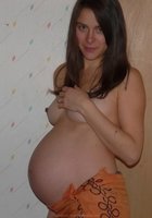 Беременная демонстрирует свой живот и сиськи 16 фото Беременная демонстрирует свой живот и сиськи 16 фото