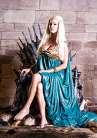 Принцесса скинула с себя платье и показала сиськи 1 фото Принцесса скинула с себя платье и показала сиськи 1 фото