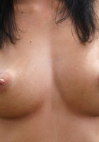 Брюнетка с модельной внешностью позирует на природе голышом 8 фото Брюнетка с модельной внешностью позирует на природе голышом 8 фото