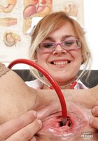 Медсестра раздвинула половые губы руками и засунула стетоскоп в вагину 13 фото Медсестра раздвинула половые губы руками и засунула стетоскоп в вагину 13 фото