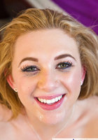 Страстная дама с накрашенными губами качественно сосет елдак в спальне 16 фото Страстная дама с накрашенными губами качественно сосет елдак в спальне 16 фото