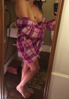 Брюнетка с проколотыми сосками и волосатой киской делает селфи перед зеркалом 11 фото Брюнетка с проколотыми сосками и волосатой киской делает селфи перед зеркалом 11 фото