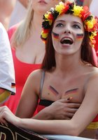 Подборка с футбольными фанатками, которые трясут упругими сиськами перед камерами 2 фото Подборка с футбольными фанатками, которые трясут упругими сиськами перед камерами 2 фото