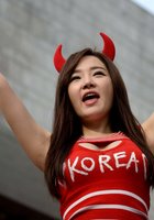 Подборка с футбольными фанатками, которые трясут упругими сиськами перед камерами 3 фото Подборка с футбольными фанатками, которые трясут упругими сиськами перед камерами 3 фото