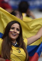 Подборка с футбольными фанатками, которые трясут упругими сиськами перед камерами 7 фото Подборка с футбольными фанатками, которые трясут упругими сиськами перед камерами 7 фото