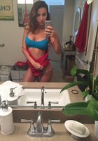 Подборка с бабами, которые позируют в ванных комнатах и показывают свои сиськи 8 фото Подборка с бабами, которые позируют в ванных комнатах и показывают свои сиськи 8 фото