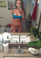 Подборка с бабами, которые позируют в ванных комнатах и показывают свои сиськи 10 фото Подборка с бабами, которые позируют в ванных комнатах и показывают свои сиськи 10 фото