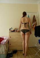 Студентка ставит камеру посреди комнаты и позирует перед ней в нижнем белье 12 фото Студентка ставит камеру посреди комнаты и позирует перед ней в нижнем белье 12 фото