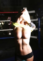 Красивая эротика с двумя сексуальными боксершами на ринге 15 фото Красивая эротика с двумя сексуальными боксершами на ринге 15 фото