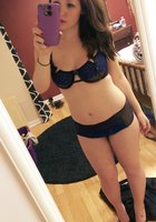 Молодые девицы с голыми сиськами делают селфи перед зеркалом и светят кисками 5 фото Молодые девицы с голыми сиськами делают селфи перед зеркалом и светят кисками 5 фото