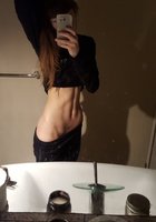 Красивые студентки перед зеркалом показывают лучшие части своего тела 12 фото Красивые студентки перед зеркалом показывают лучшие части своего тела 12 фото