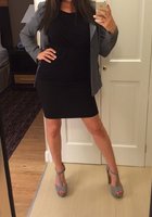 Секретарша в сером пиджаке встала перед зеркалом и показала стриптиз 4 фото Секретарша в сером пиджаке встала перед зеркалом и показала стриптиз 4 фото