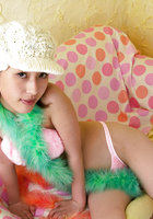 Nana Okano в розовом белье позирует на диване и демонстрирует голые сиськи 2 фото Nana Okano в розовом белье позирует на диване и демонстрирует голые сиськи 2 фото